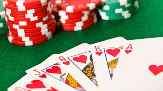 Poker – zasady, układy. Dowiedz się, jak grać w pokera